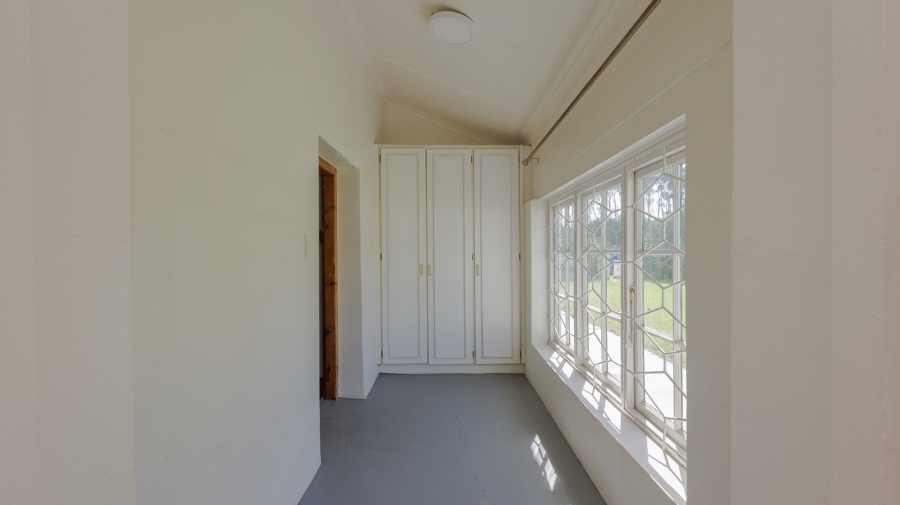 To Let 4 Bedroom Property for Rent in Struisbaai Western Cape
